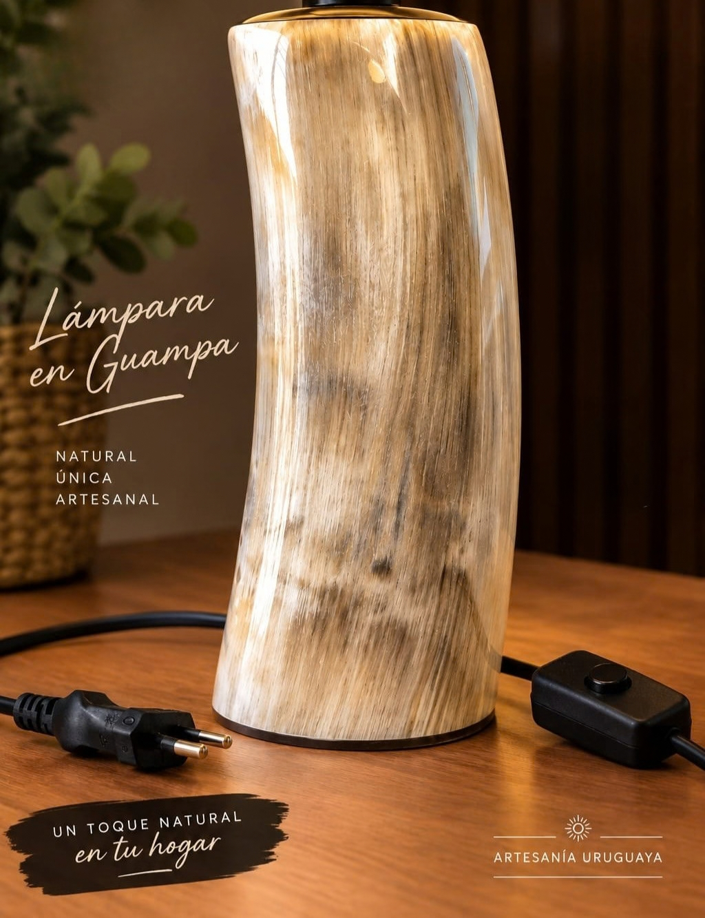 Lámpara de mesa artesanal de guampa
